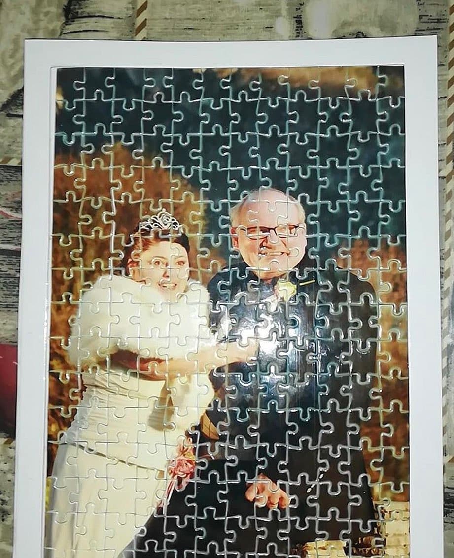 Oggi mi sono svegliato e ho realizzato di aver bisogno del puzzle della foto del matrimonio di Follettina e del maritozzo 