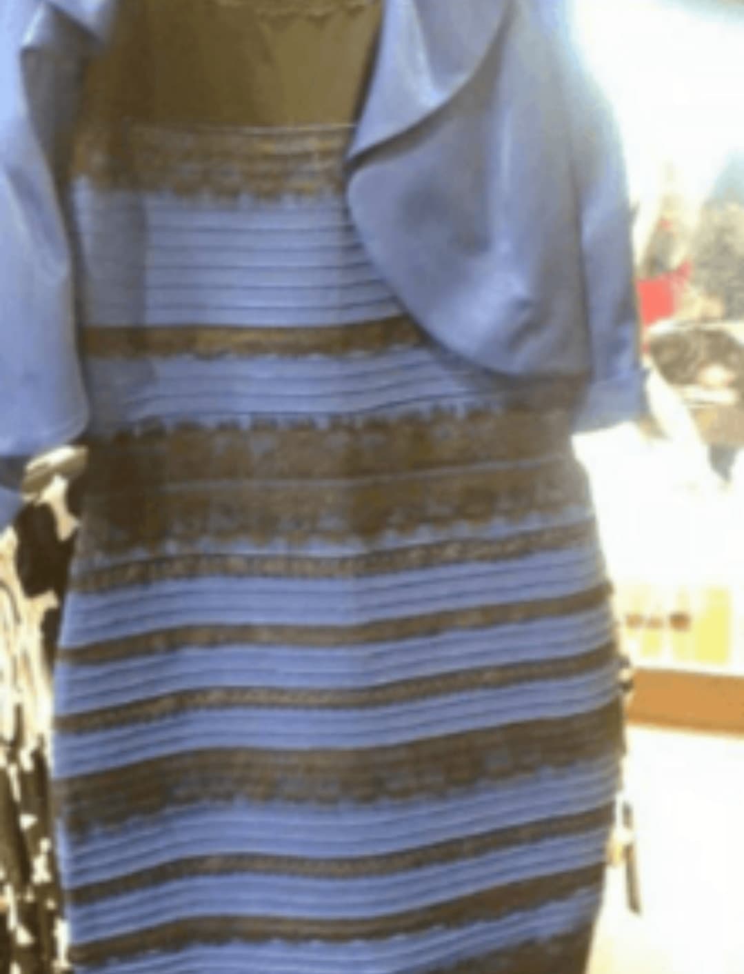 Lo so che è una foto vecchia ma scusate- come cazzo fate a vedere blu e nero, è pesemente bianco e oro