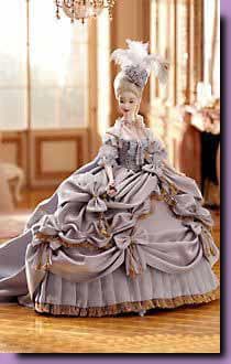 Bambola della regina Maria Antonietta di Francia, l'ho ordinata due giorni fa da un ragazzo inglese che avevo conosciuto a Londra, l'avevo vista a casa sua e me sono innamorata subito, alla fine ha deciso di vendermela, dovrebbe arrivarmi fra qualche giorn