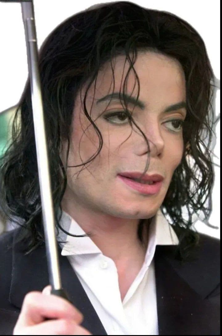Condizioni attuali 💀... Ieri alle pic di mj con gli animali avete lasciato 4 dislike 😒. Patetici oh.
